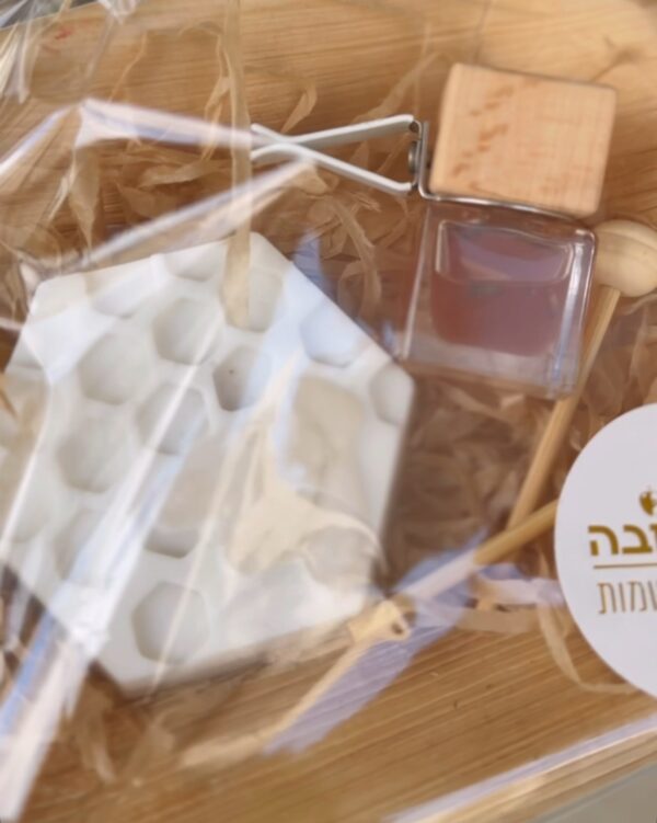 סבון כוורת טבעי + ריחן לרכב